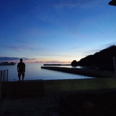 慶留間島の夕景
